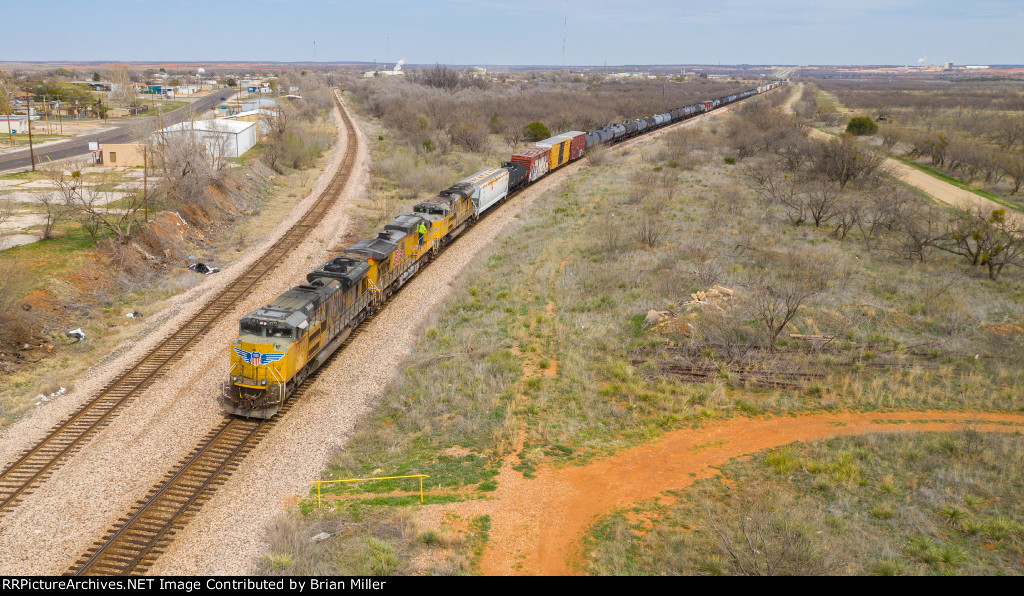 Mixed freight at Sweetwater